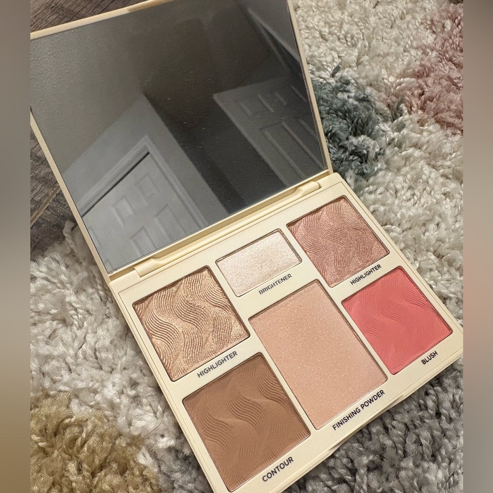 COVER FX Perfector Face Palette in Light/Medium